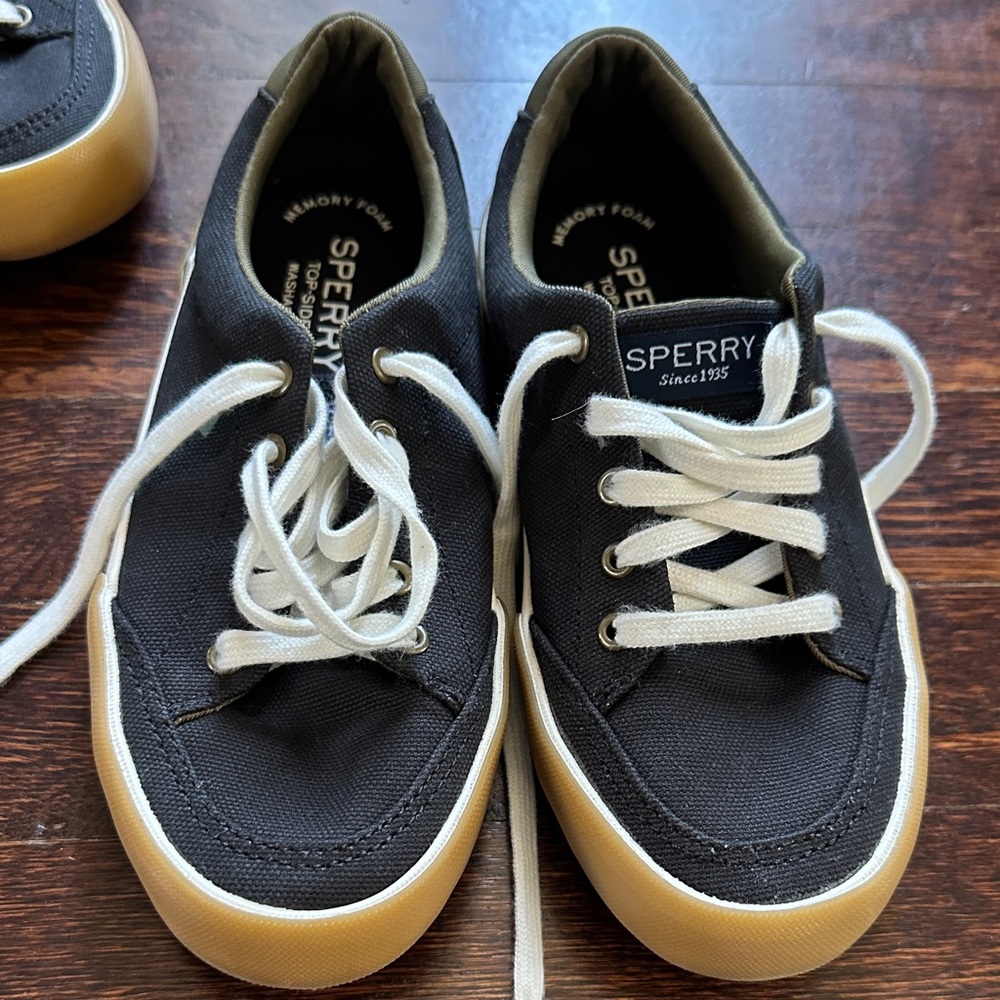 Sperry boys Black and White Sneakers memory foam size 1 kid